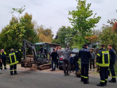 Feuerwehr Zemmer stellt sich der Baumpflanz-Challenge 